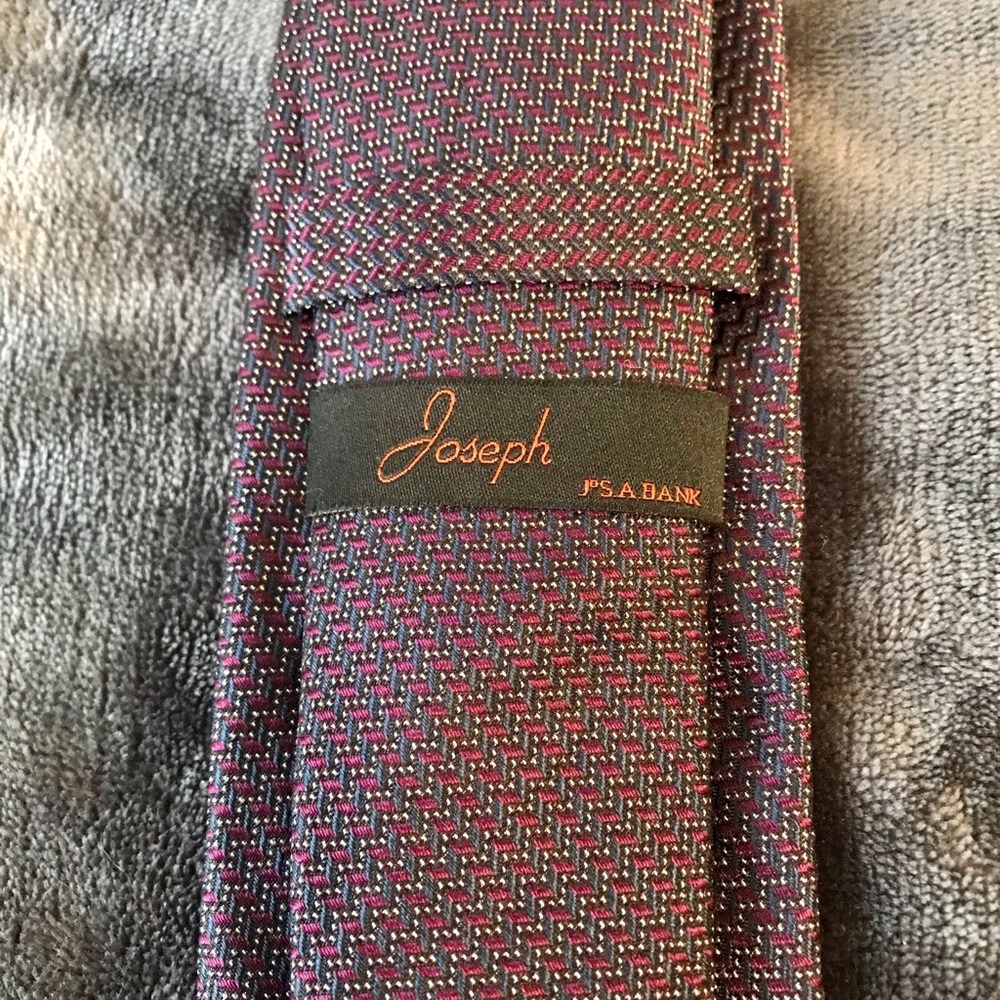 Joseph Abboud tie!